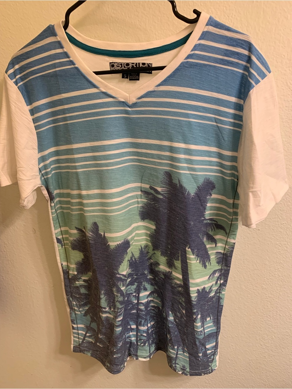 Distortion Men’s Blue & Green Palm-Print V-Neck Tee